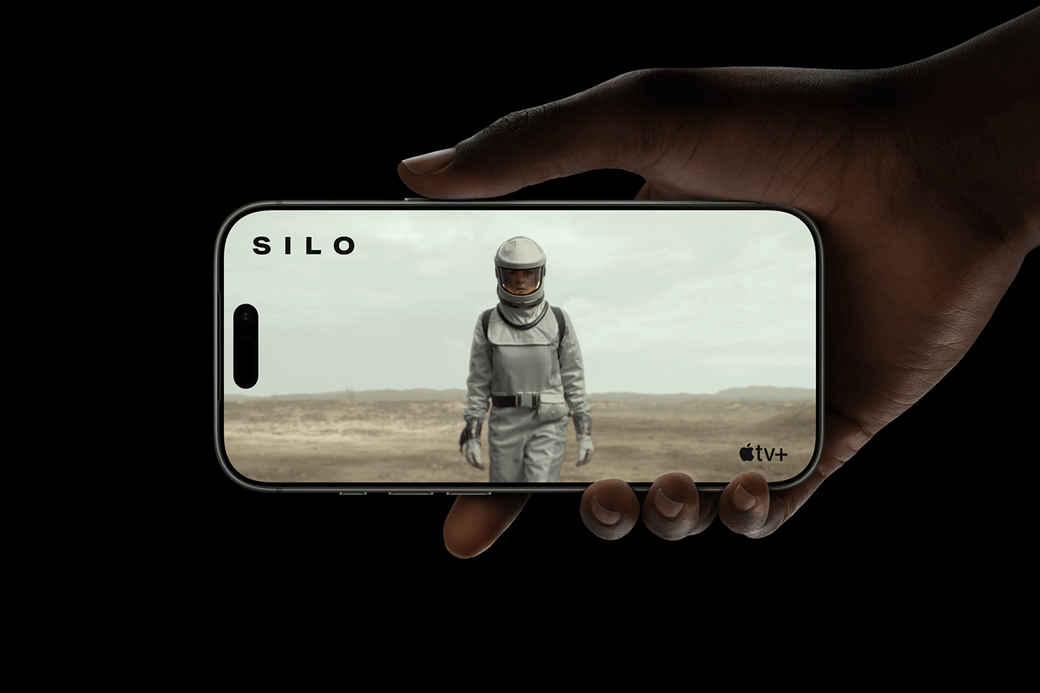 Expansive 6.9-Inch Super Retina XDR Display